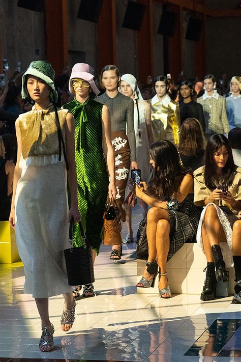 Prada consolida il suo impegno per una moda sostenibile